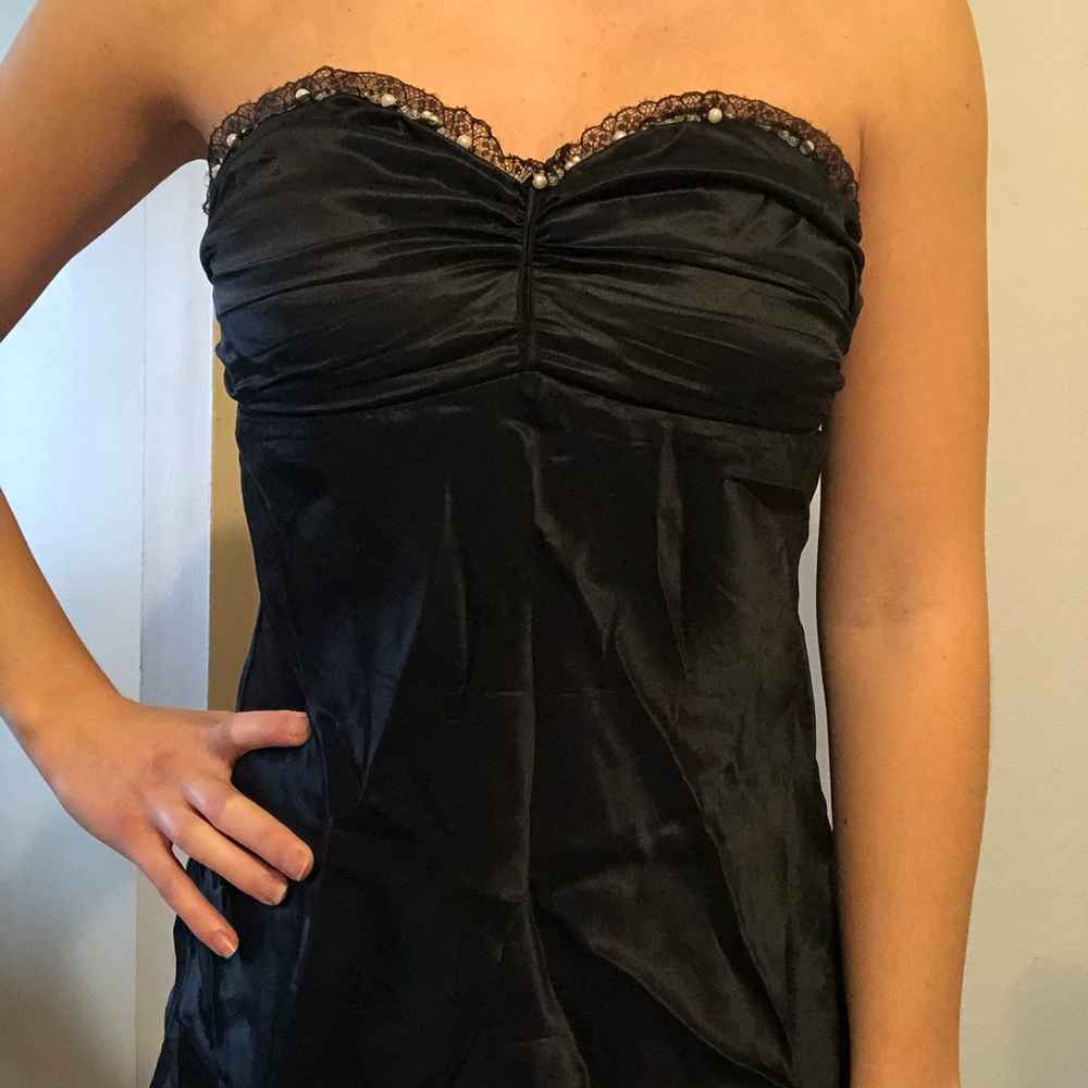 Junior’s Black Silk Strapless/Halter Top